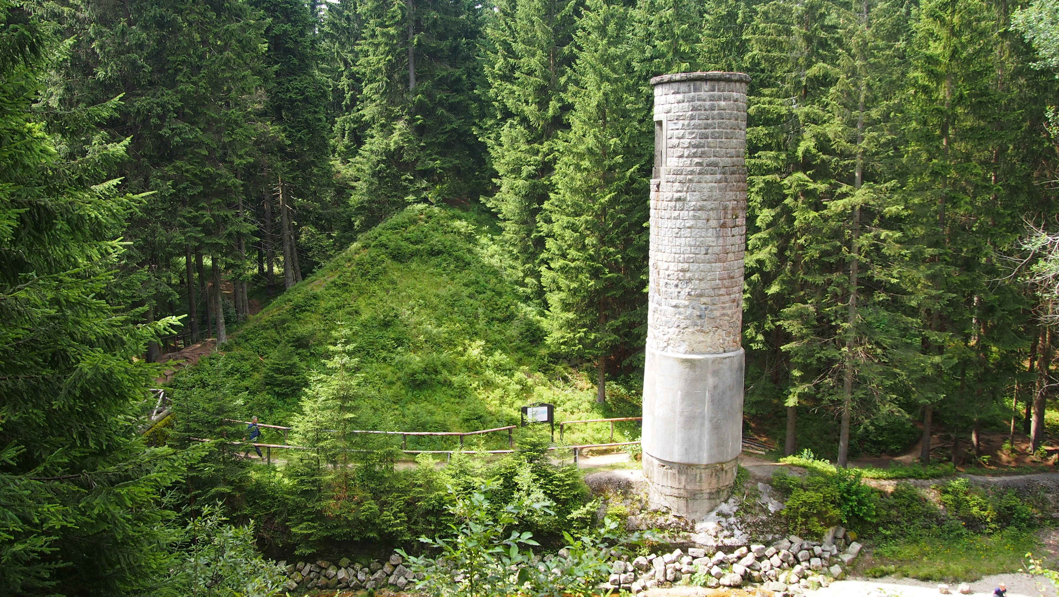 Protržená_přehrada_na_Bílé_Desné_08-2012.01