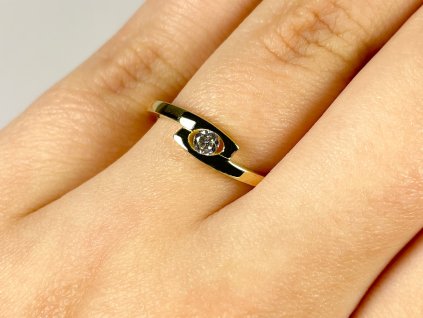 Zlatý prsten se zirkony 2000304330009