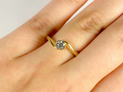 Zlatý prsten se zirkony 2000304030008