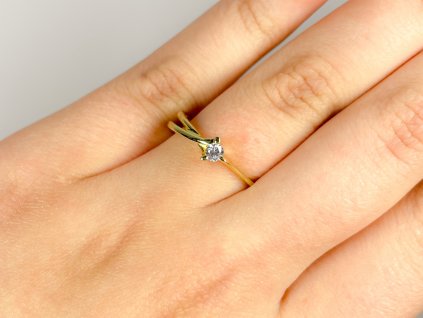 Zlatý prsten se zirkony 2000304260009