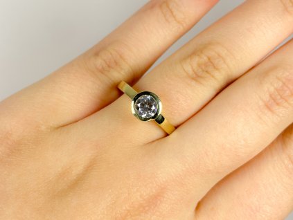 Zlatý prsten se zirkony 2000304340008