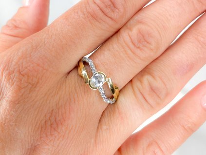 Zlatý prsten se zirkony 2000272820007