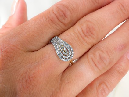 Zlatý prsten se zirkony 2000271510008