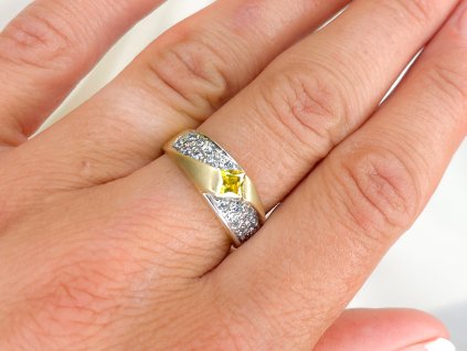 Zlatý prsten se zirkony 2000270750009