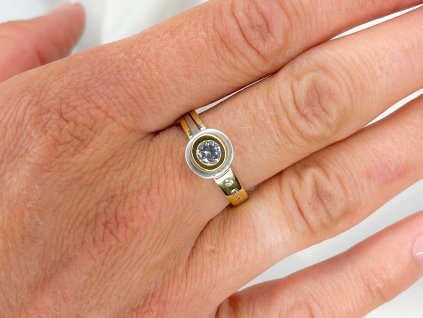 Zlatý prsten se zirkony 2000272220005