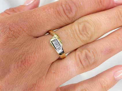 Zlatý prsten se zirkony 2000272030000