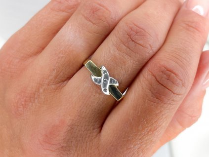 Zlatý prsten se zirkony 2000272280009