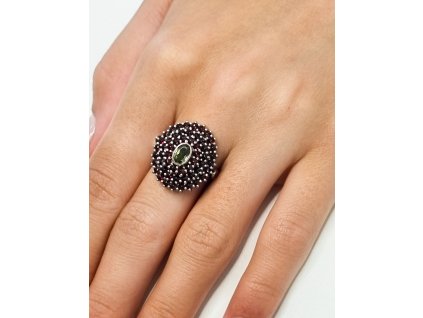 9391 stribrny prsten s vltavinem a granaty p2000048400006