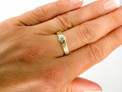 Zlatý prsten se zirkony 2000272970009