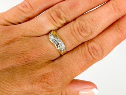 Zlatý prsten se zirkony 2000272900006