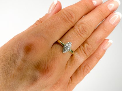 Zlatý prsten se zirkony 2000271050009