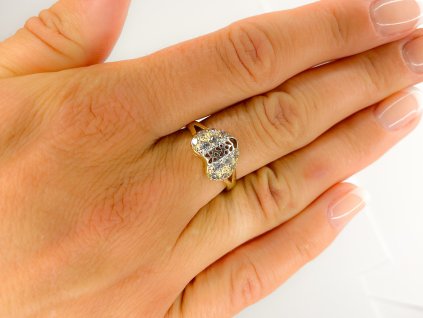 Zlatý prsten se zirkony ve tvaru srdce 2000270870004