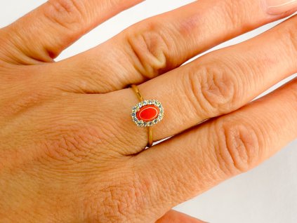 Zlatý prsten s korálem a zirkony 2000215060002