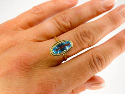 Zlatý prsten s modrým topazem 20000004970000
