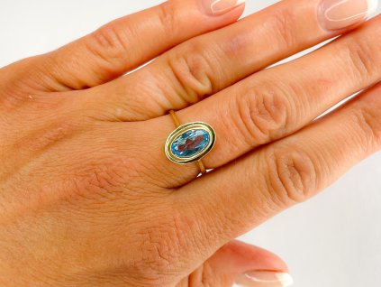 Zlatý prsten s modrým topazem 2000004940003