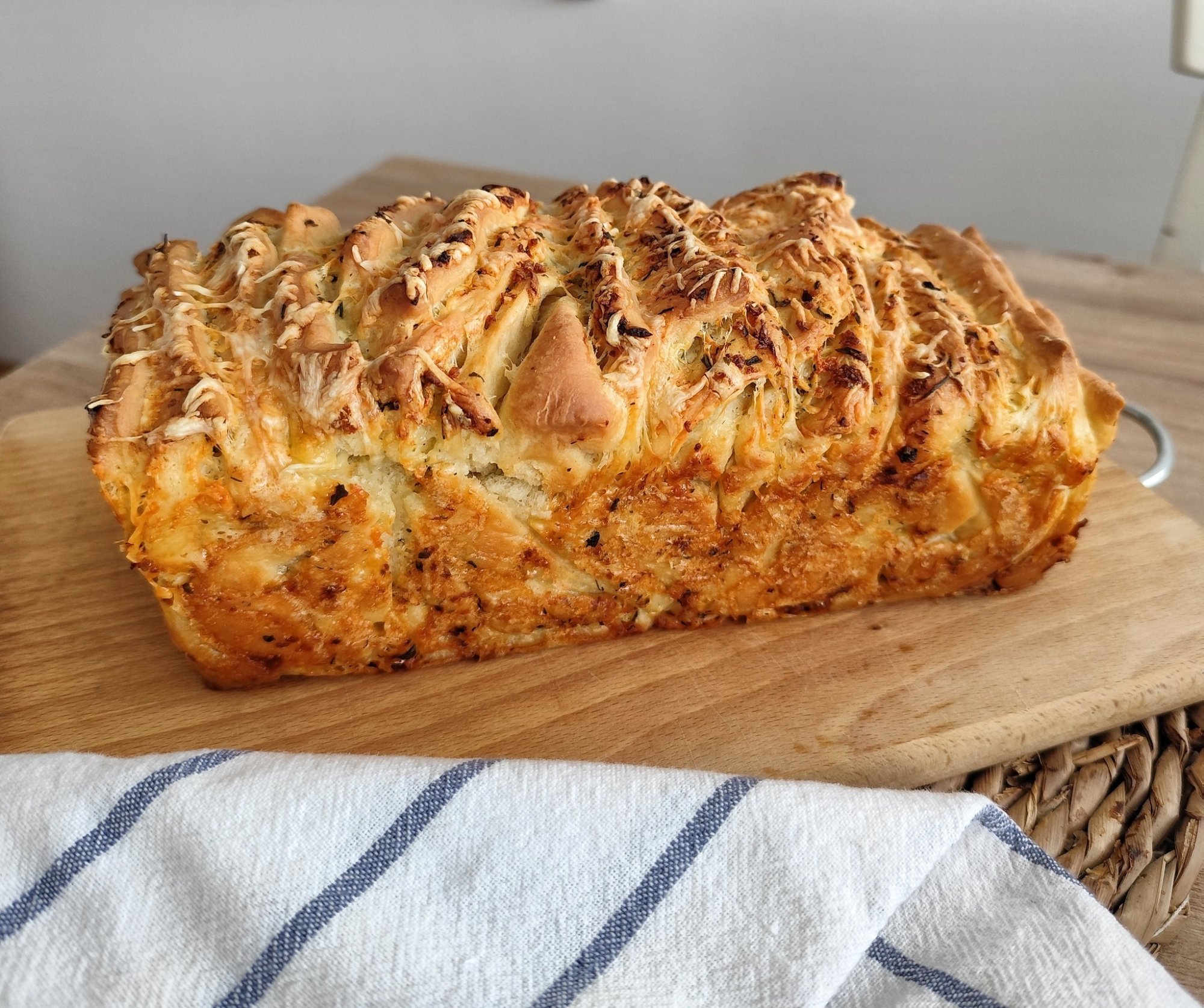 Trhací česnekový chleba