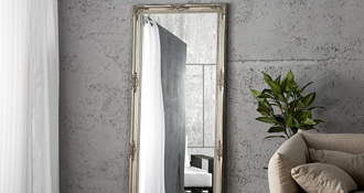 Nástěnná zrcadla v mnoha kreativních provedeních