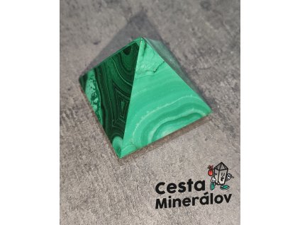 Malachit pyramída 5 cm