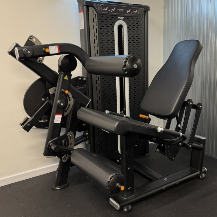 Predkopávanie a zakopávanie: Prečo je kombinovaný stroj Leg Extension/Leg Curl ideálnou voľbou?