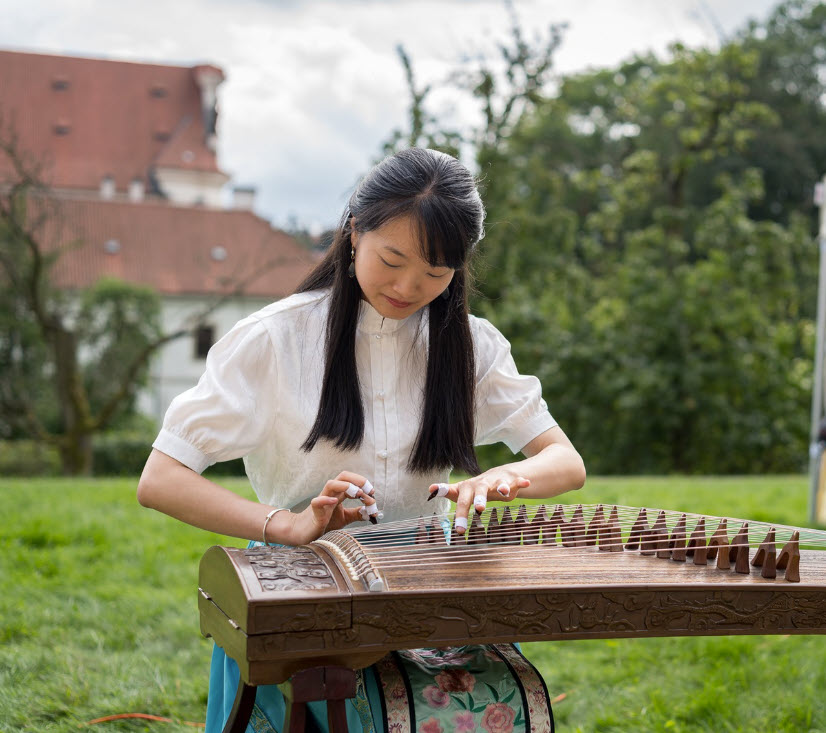 Di Guzhong & Saisai