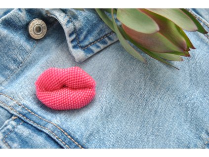 Brož Pusinka DYED SEMI-FROSTED TRANSPARENT BUBBLE GUM