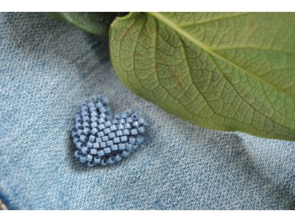 Brož MINI Srdíčko OPAQUE BLUEBERRY LUSTER