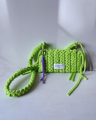 Teším sa, že vám dnes môžem predstaviť rovno 2 nové produkty. 💚 The Phone Pouch v nádhernom prevedení Matcha a ručne...