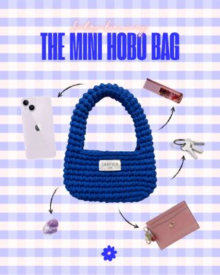 Predstavujem vám túto malú rozkošnosť menom The Mini Hobo. 💙 Kompaktný tvar a pevná štruktúra tejto mini kabelky z nej...