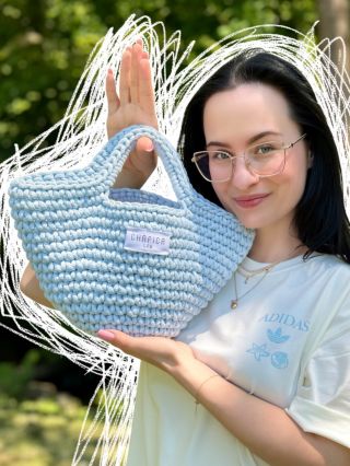 Tak po dlhšej prvotrimestrálnej prestávke 🤰🏻🤢😴😅 sa hlásim späť s novým letným modelom Cala Basket bag. 🩵🌊 Skvelá parťáčka...
