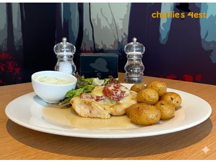 Grilovaný kuřecí steak zapečený sušenými rajčaty a mozzarellou s pečenými bramborami Grenaille a bazalkovým dipem