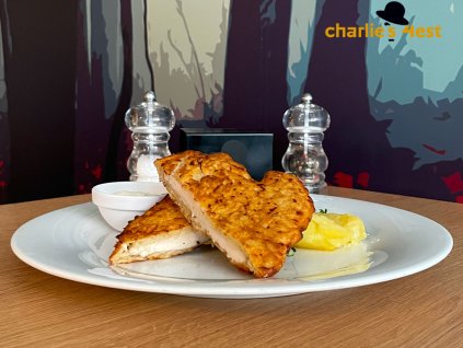 Kuřecí prsíčko v sýrovém těstíčku s vařeným bramborem a pažitkovým dipem 2