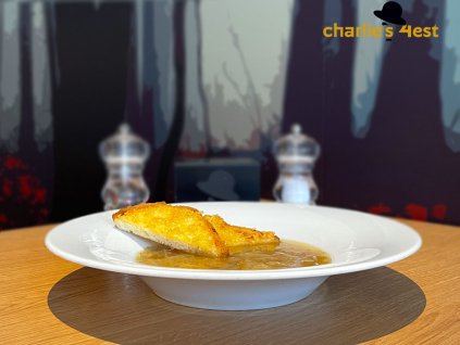 Cibulová se sýrovým toastem 2