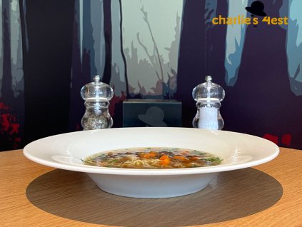 Hovězí vývar s masem a nudlemi 2