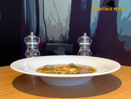 Hovězí vývar s nudlemi a játrovými knedlíčky 2