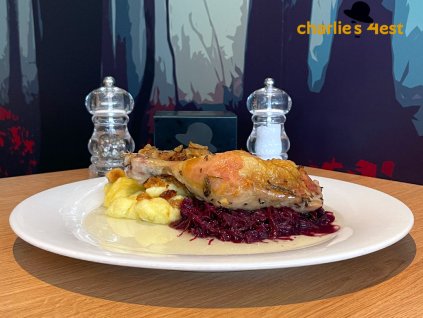 Pečené kuřecí stehno ala kachna s dušeným červeným zelím s bramborovými noky 2