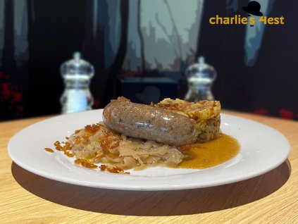 Pečená jitrnice s dušeným kysaným zelím a bramborovou lepenicí 2