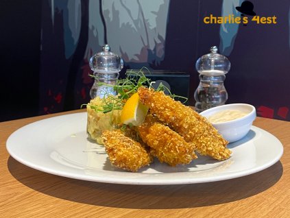 Smažené kuřecí stripsy se šťouchaným bramborem a dipem z pečeného česneku