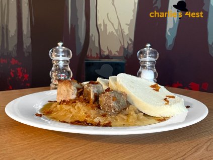 Hovězí líčka na červeném víně s kořenovou zeleninou a bramborovou kaší 1