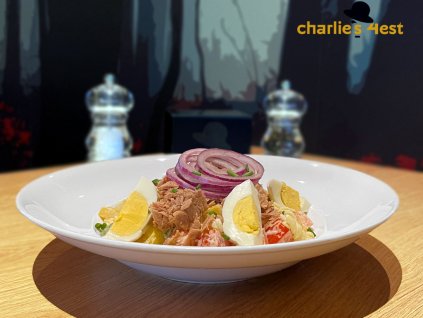 Těstovinový salát s tuňákem, vařeným vejcem, červenou cibulí a limetkovým dresinkem 2