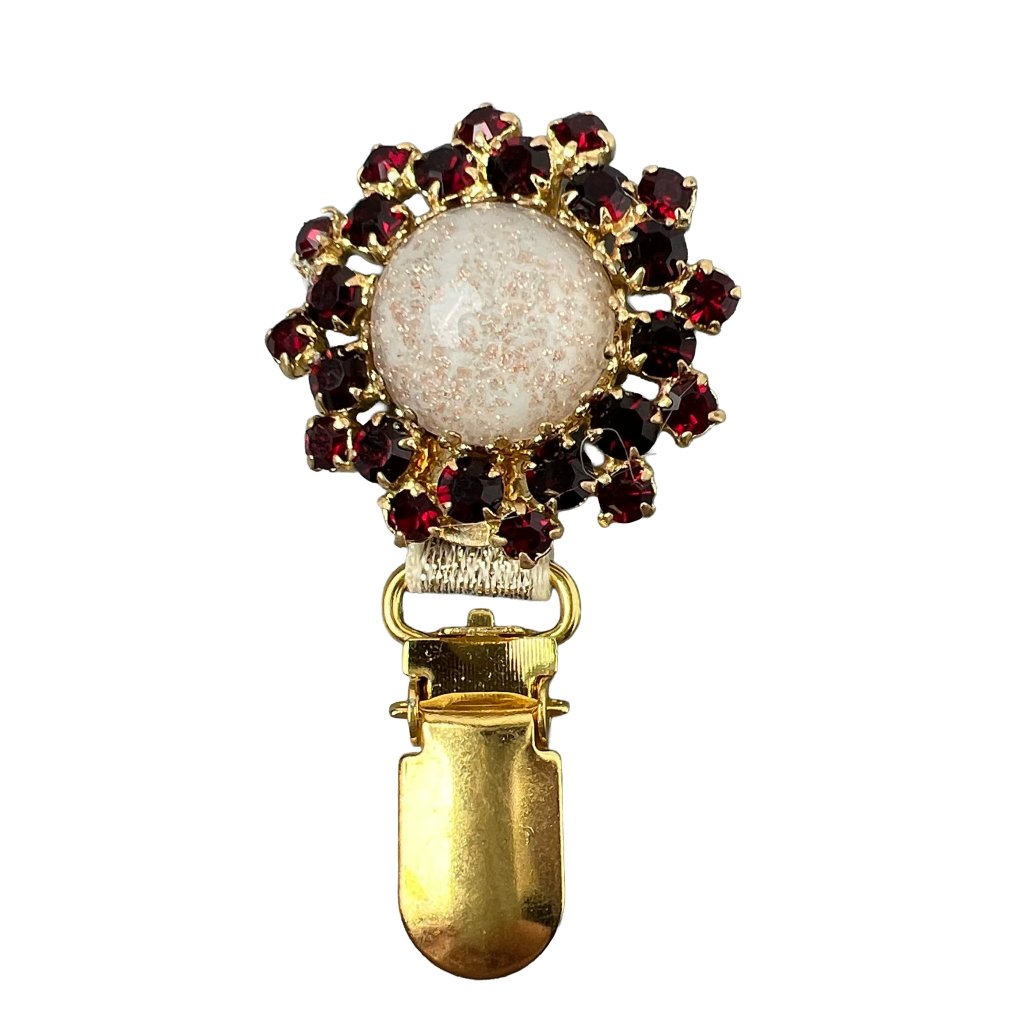 Vintage brooch with sparkling cabochon