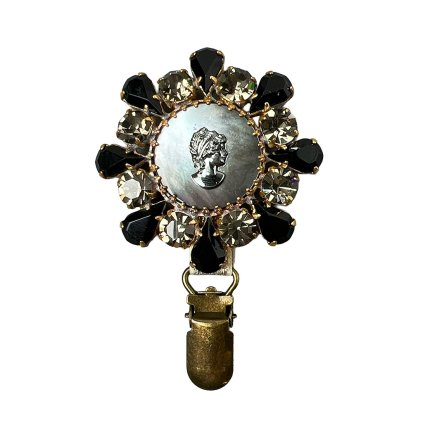 Brož s kamejí na perleti