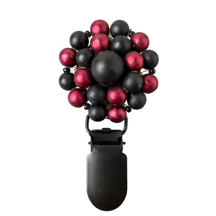 Dobová perlová brož