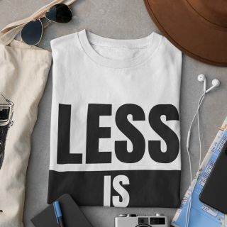 Někdy je méně víc. Ticho, klid, jednoduchost – a všechno najednou dává větší smysl. Žádné přehánění. Jen čistý styl. LESS...