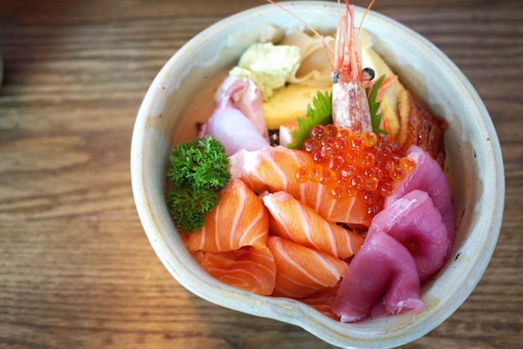 Druhy sushi: Chirashi neboli sushi salát