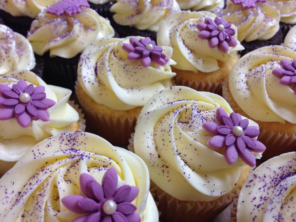 Je libo cupcakes s krémem? Zkuste základní křehké a nadýchané těsto i výborné krémy