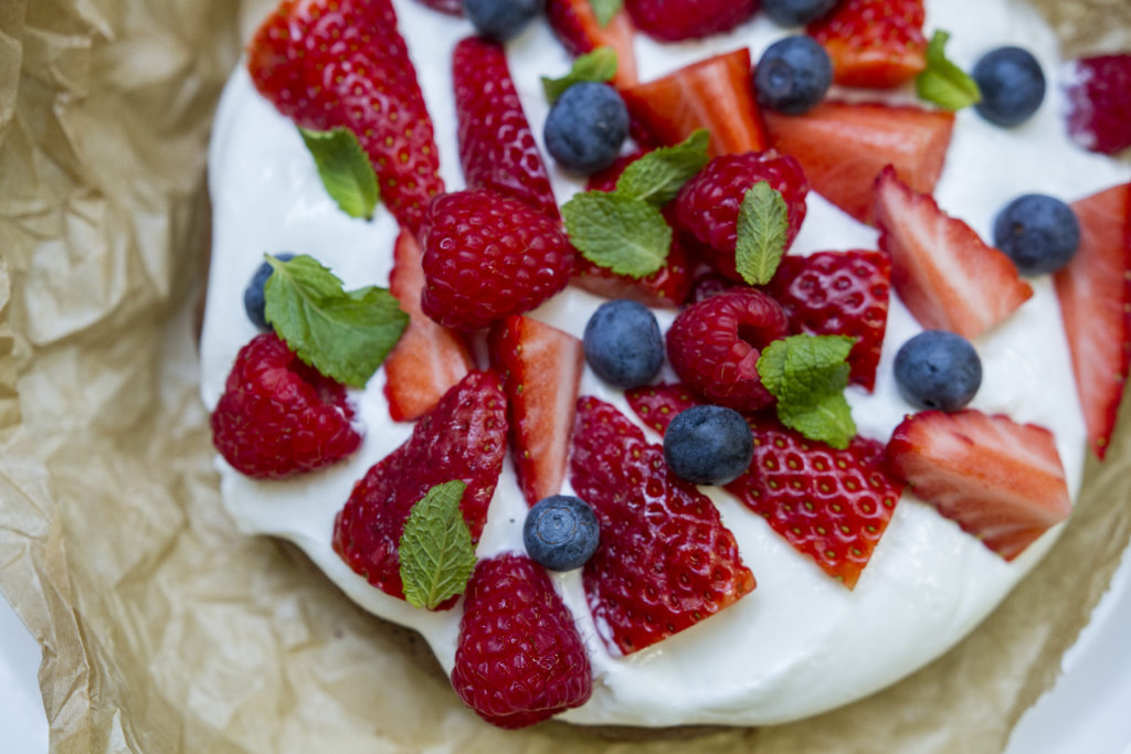 Piškotový dort s tvarohem a domácí limonáda