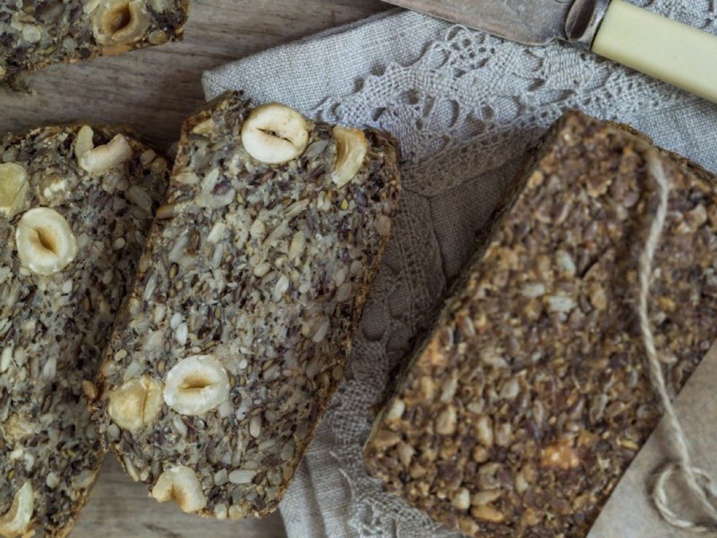 Semínkový chléb s oříšky