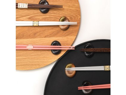 Oblázek na odložení jídelních hůlek Black Sakura