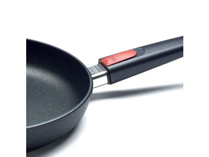 Pánev s odnímatelnou rukojetí Titanium Nowo WOLL oválná 38 x 28 cm