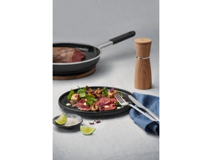 Pánev Fusiontec WMF černá 28 cm